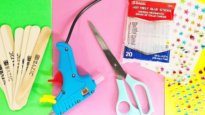 DIY: Popsicle Stick Phone Stand