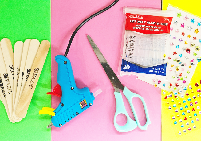 DIY: Popsicle Stick Phone Stand